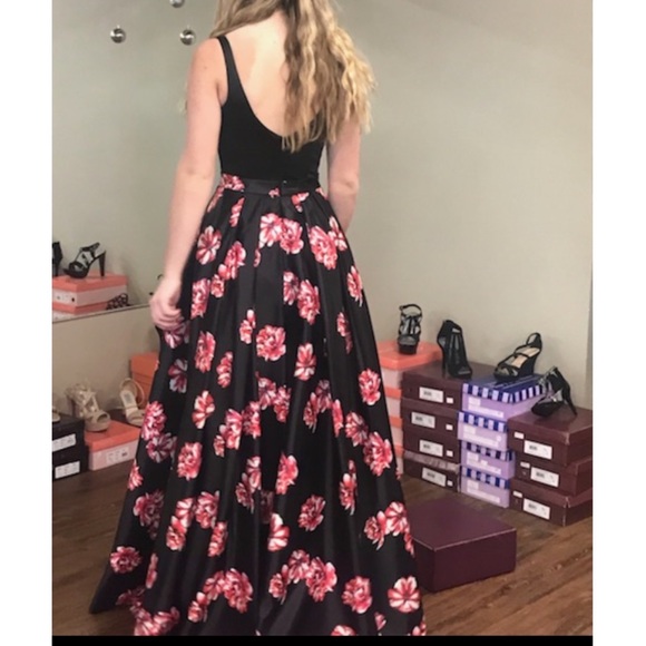 Formal dress - Picture 3 of 3